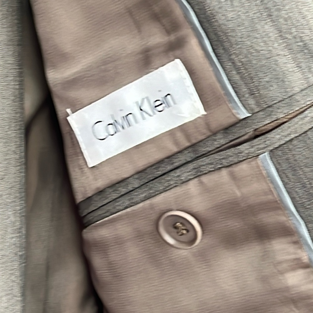 Calvin Klein Men’s Light Grey Striped Two-Piece Suit (44R, 38/30) - Picture 3 of 14